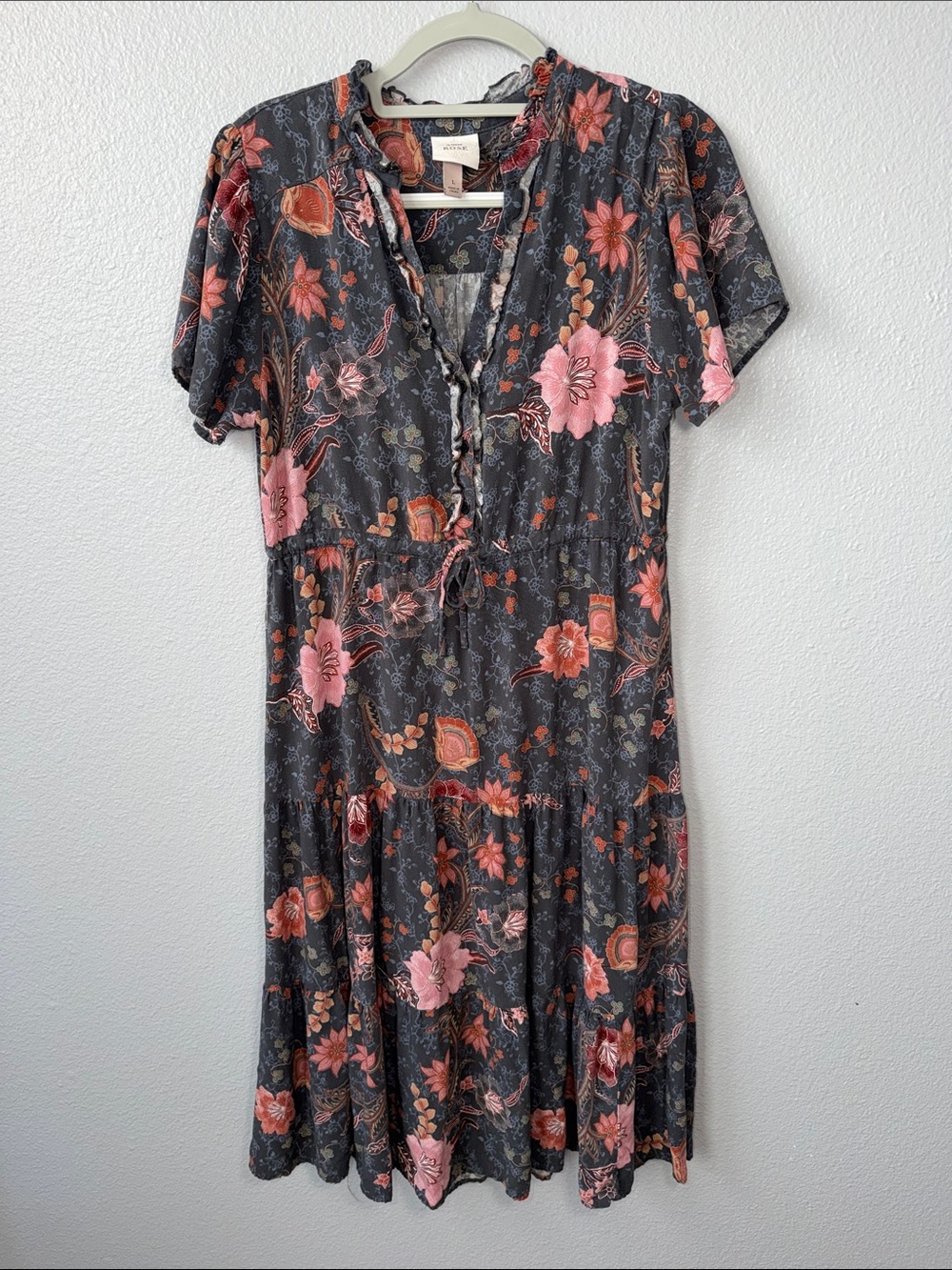 Knox Rose Floral  Print Short Sleeve Grey and Pink Tiered Dress